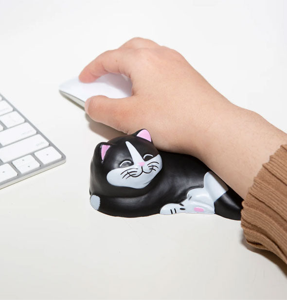 Model utilizes the black and white Cat Wrist Rest with computer mouse