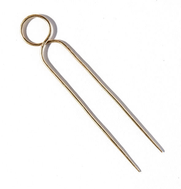 Circular brass pick with two prongs