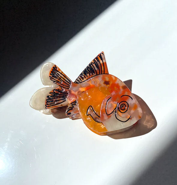 Mottled quartz-effect orange and white gold fish hair clip with black accent lines
