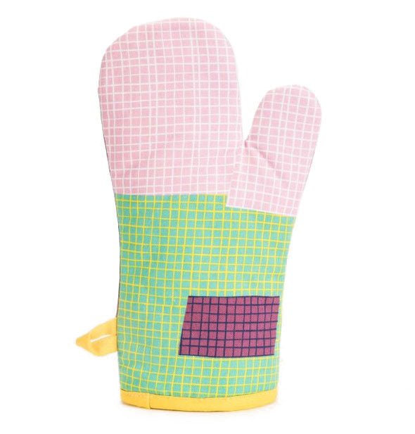 Oven mitt with colorful alternating plaid patterns