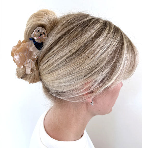 Model wears an apricot goldendoodle claw clip in a twisted updo