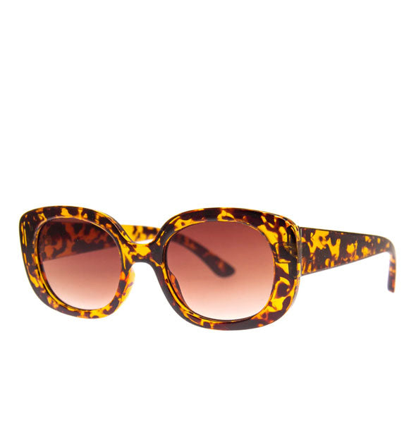 Thick-framed rounded sunglasses with golden tortoise finish and rosy lenses