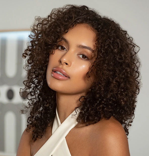 Model with very tight, defined curls