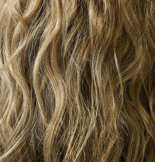 Closeup of hair styled with Oribe Dry Texturizing Spray