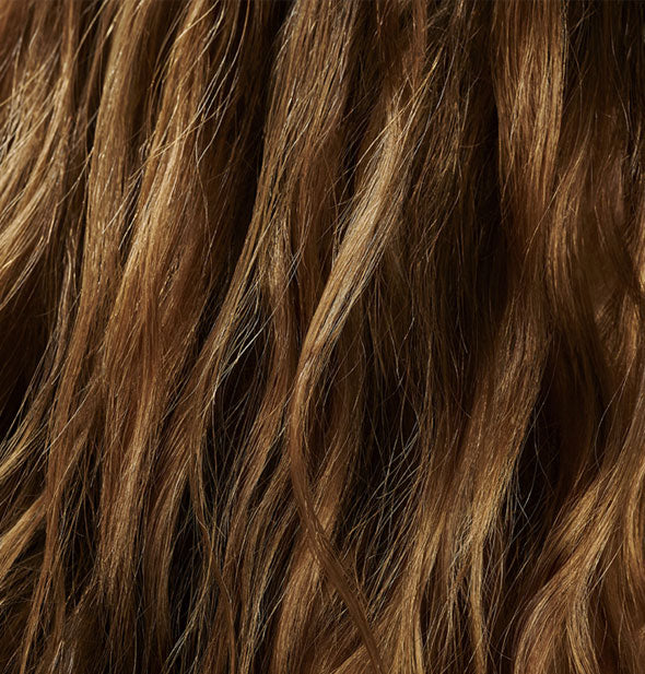 Closeup of hair styled with Oribe Dry Texturizing Spray