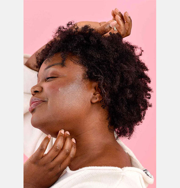Model demonstrates results of using Verb Ghost Conditioner