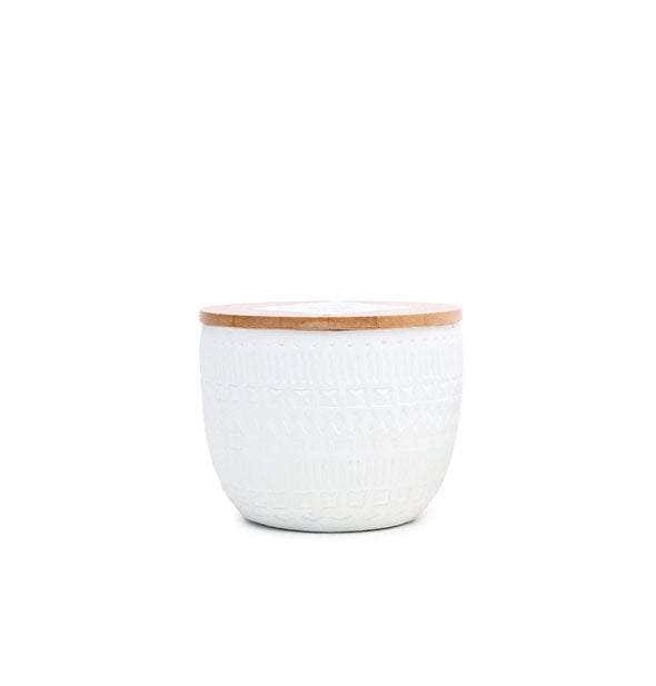 White concrete candle with etched design and wooden lid