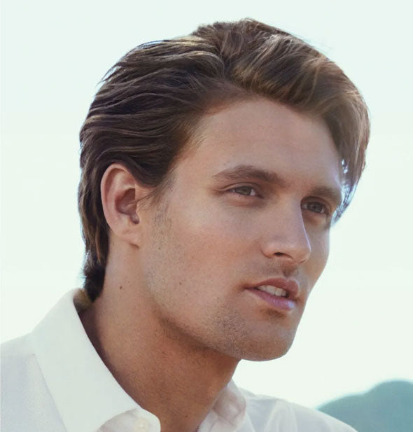 Model with short, thick hair